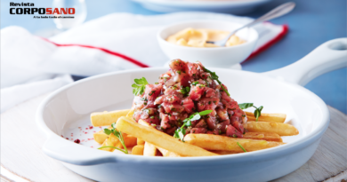 Tartar de carne sobre papas a la francesa