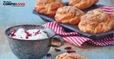 Choux rellenos de crema con arándanos