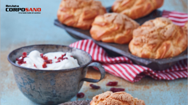 Choux rellenos de crema con arándanos