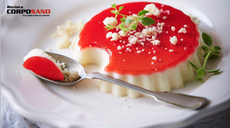  Panna cotta de jocoque con gelée de Arándano y crumble de vainilla